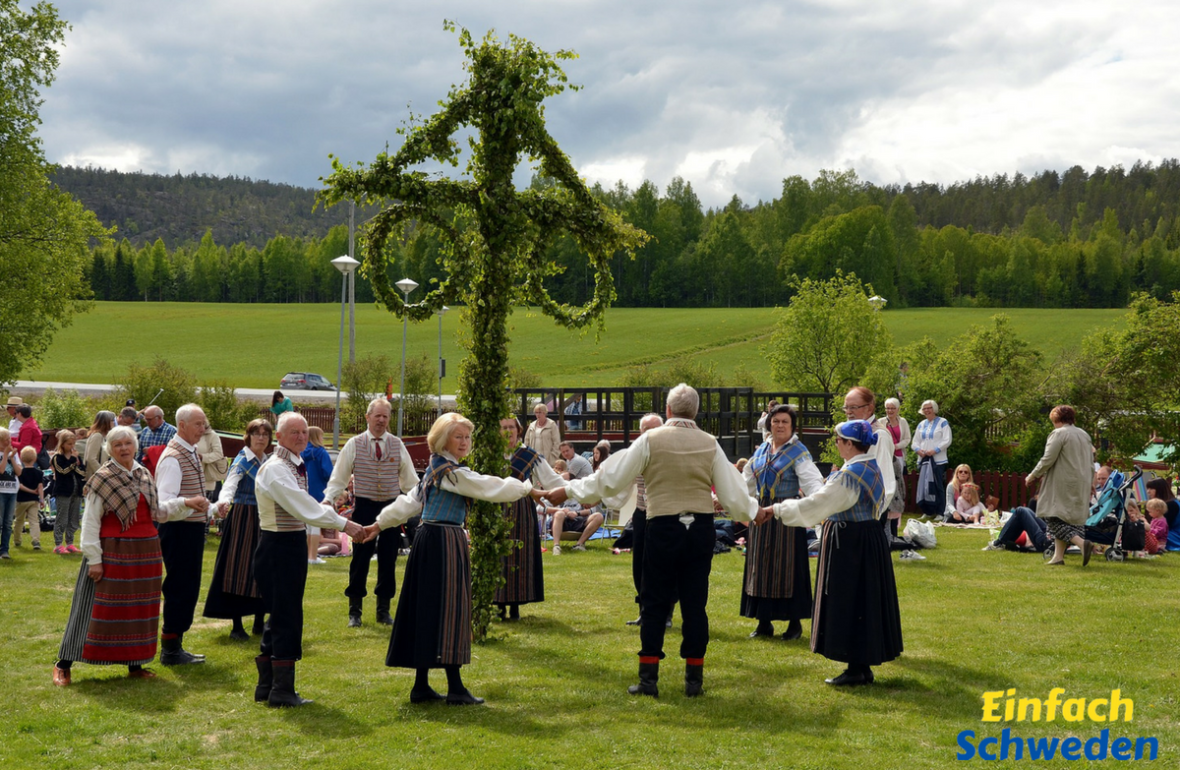 Mittsommer Midsommar Schweden schwedisches Fest Trachten