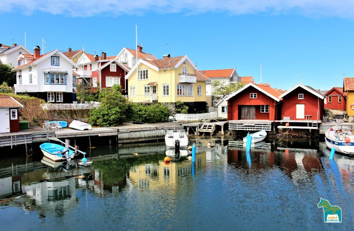 Schweden Schärengarten Häuser Meer Himmel Bootssteg